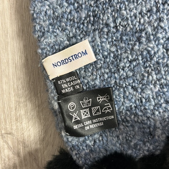 Nordstrom 3 piece wool cashmere blend boucle faux fur scarf hat and gloves - Picture 12 of 13